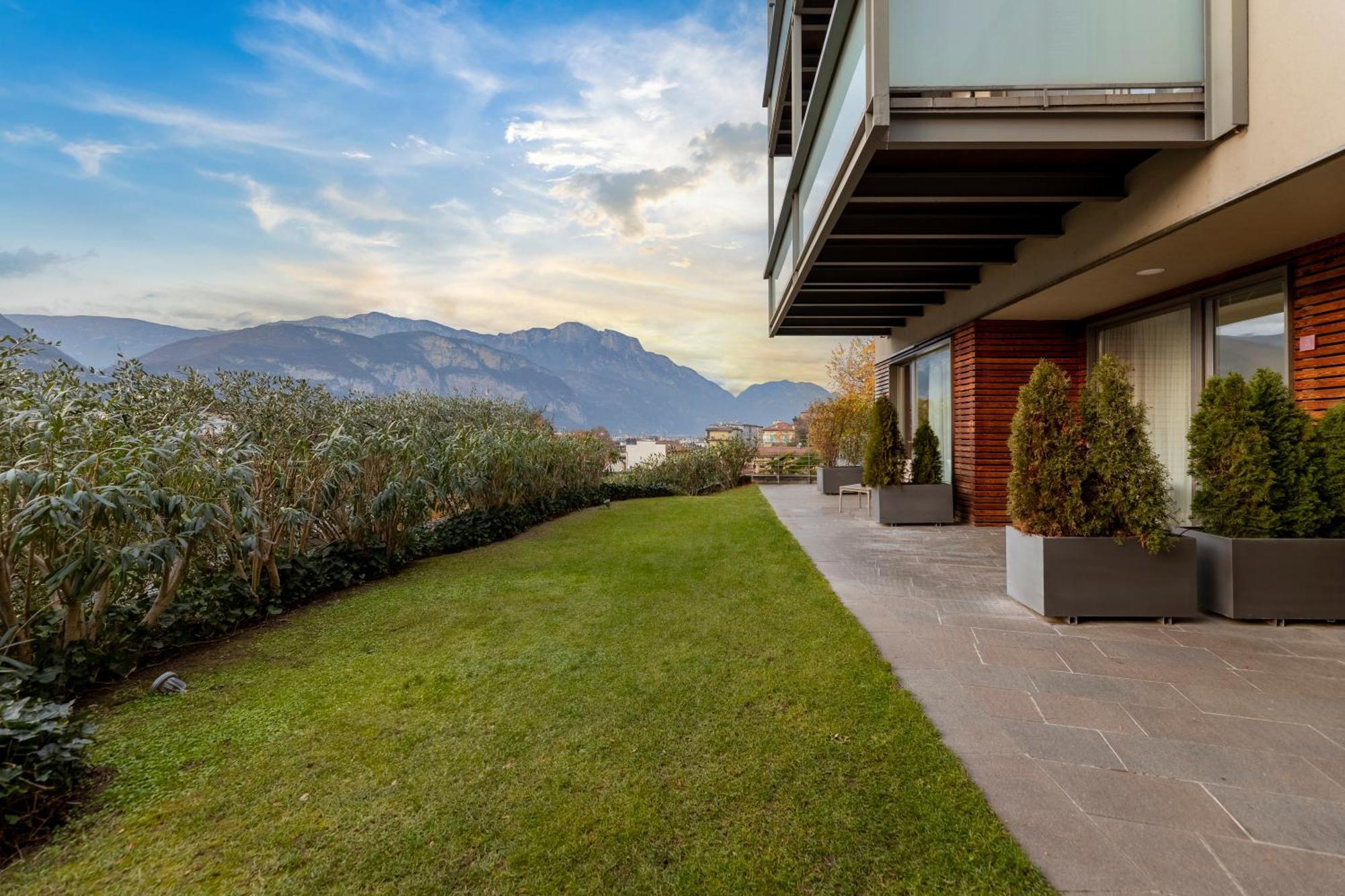 La Villa - Luxury Guest House Trento Exterior photo